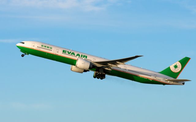 BOEING 777-300 (B-16706)