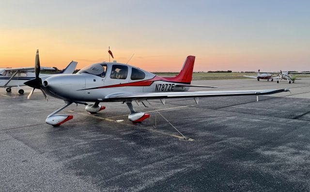 Cirrus SR-22 (N787ZE)