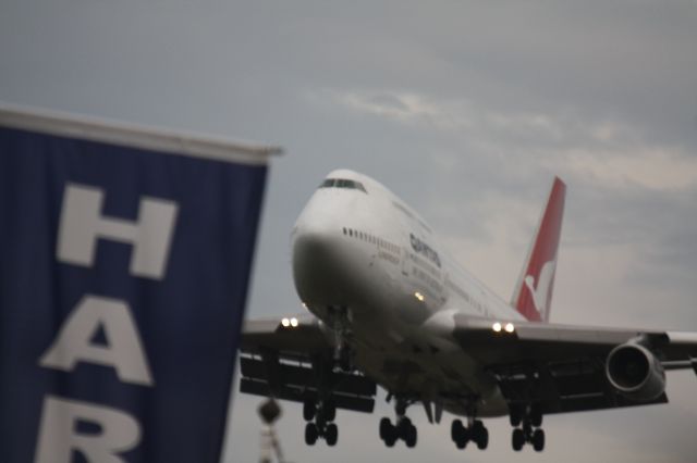 Boeing 747-400 (VH-OJA) - VH-OJA on final approach into Illawarra Regional Airport.  Never to fly again.