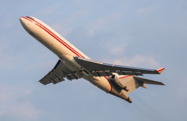 BOEING 727-200 (N729CK) - Kalitta Charters II 727-200 departing RWY 18L at CVG.