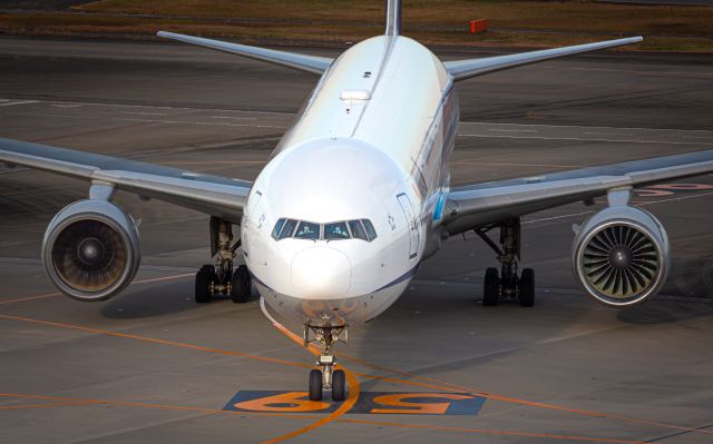 BOEING 777-300 (JA753A)