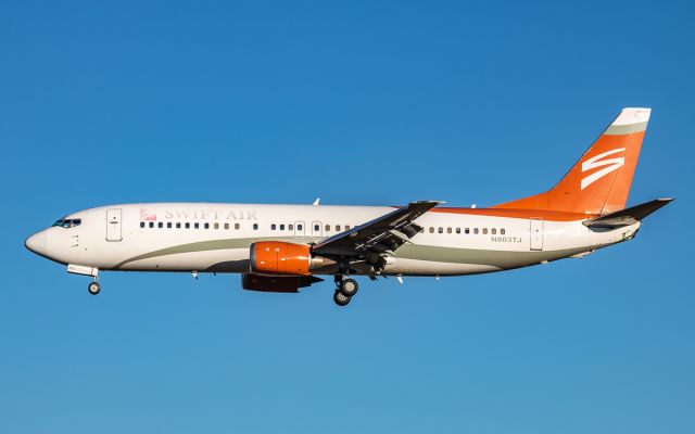 BOEING 737-400 (N803TJ)