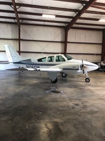 Beechcraft 55 Baron (N1060W)