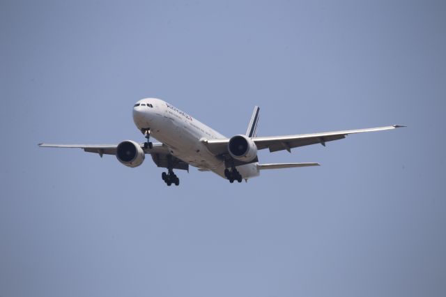 BOEING 777-300ER (F-GSQA)