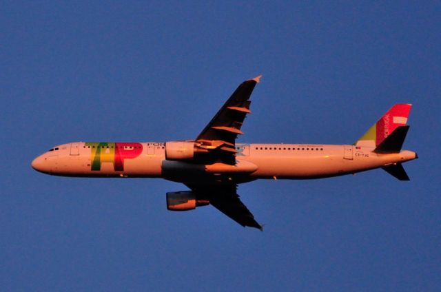 Airbus A321 (CS-TJG) - Approach at Sunset, 2008...