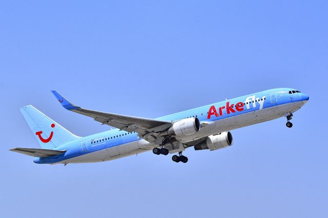 BOEING 767-300 (PH-OYE) - PH-OYE ArkeFly (TUI Airlines Nederland) Boeing 767-304/ER(cn 28979/691)  Las Vegas - McCarran International (LAS / KLAS) USA - Nevada, August 14, 2012 Photo: Tomás Del Coro