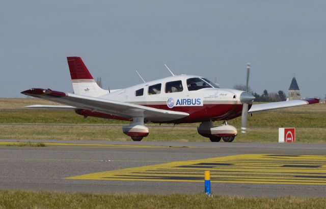 Piper Cherokee (F-HMCI)