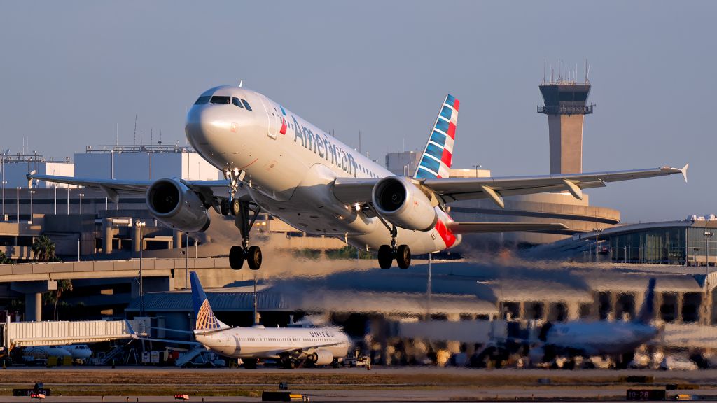 Airbus A320 (N664AW)