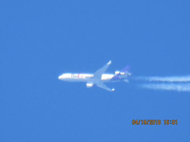 Boeing MD-11 (N573FE)