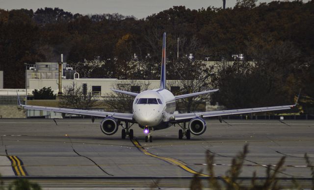 Embraer ERJ 175 —