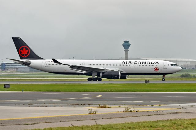 Airbus A330-300 (C-GFAF)