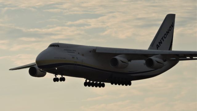 Antonov An-124 Ruslan (UR-82027) - ADB2624 Landing at KMSP on 10/29/18.