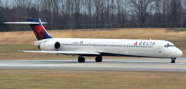 McDonnell Douglas MD-90 (N958DN) - 2/21/16