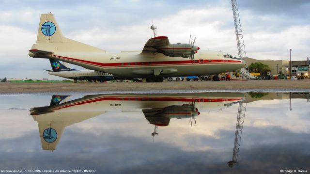 Antonov An-12 (UR-CGW)