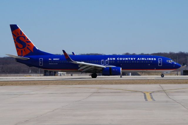 Boeing 737-800 (N816SY)