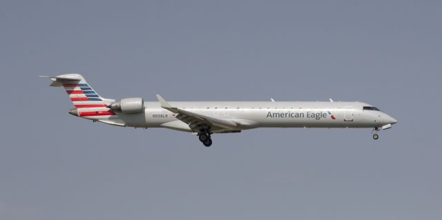 Canadair Regional Jet CRJ-900 (N938LR)