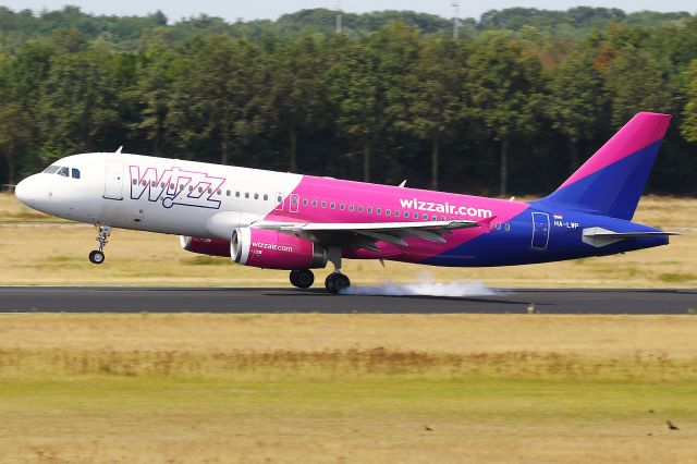 Airbus A320 (HA-LWP) - Just like dance lessons , first the left foot, then the right