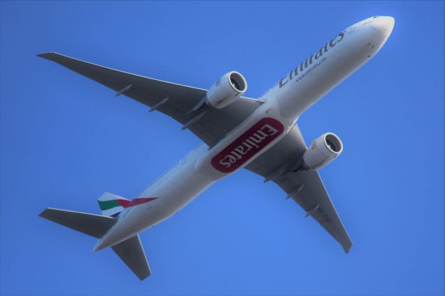 Boeing 777-200 (A6-EQD) - Seattle, WA