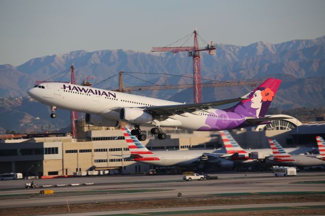 Airbus A330-200 (N370HA)