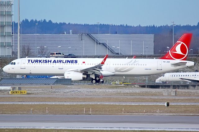Airbus A321 (TC-JSZ)