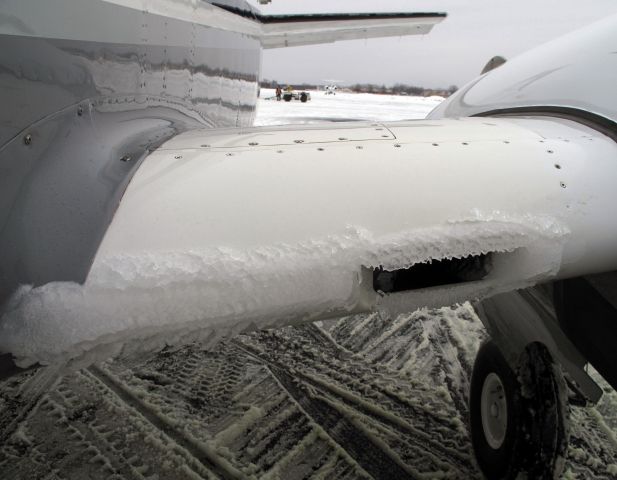 Beechcraft King Air 90 (N331JP) - Moderate icing.