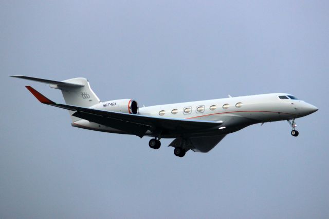 GULFSTREAM AEROSPACE G-7 Gulfstream G600 (N674GA) - On short finals for rwy 06 on 2-Dec-22 arriving from UACC.