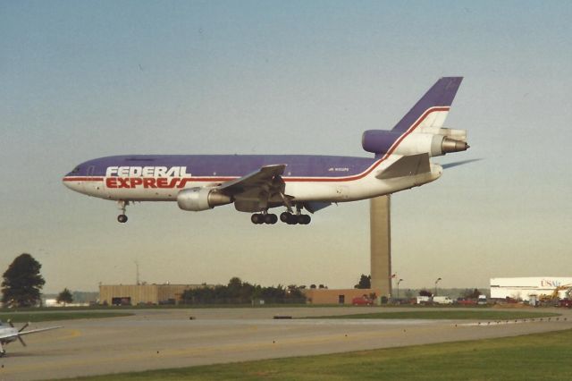 McDonnell Douglas DC-10 (N302FE)