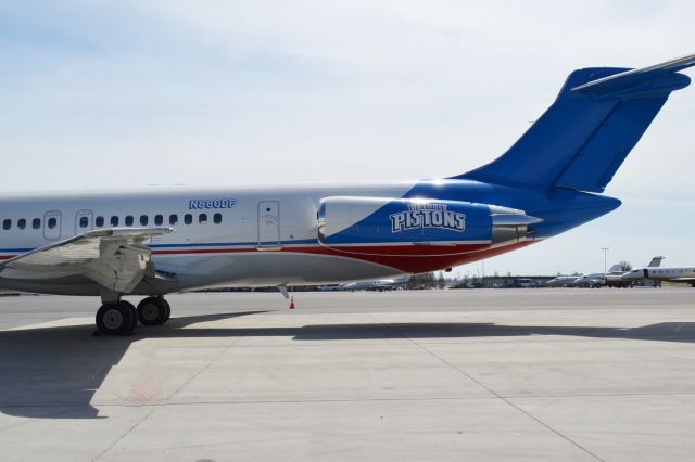 McDonnell Douglas MD-83 (N880DP) - ROUNDBALL LLC (NBA Detroit Pistons) in town to play the Charlotte Hornets - 3/11/16 