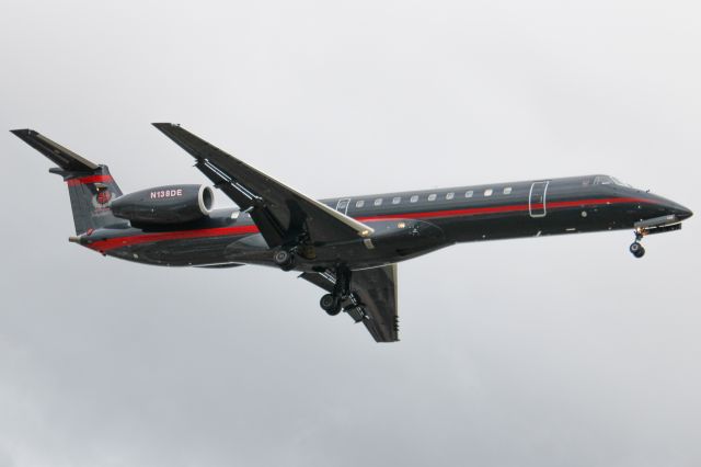 Embraer ERJ-145 (N138DE)