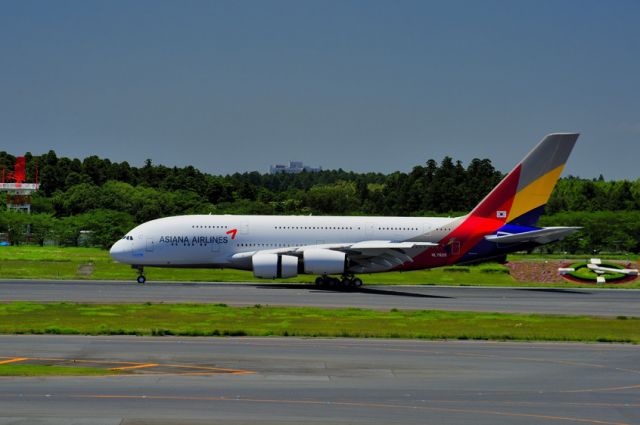 Airbus A380-800 (HL7625) - Full reverse, after a less then perfect landing! Ive seen much better on a A380, particularly, on a perfect, windless day!