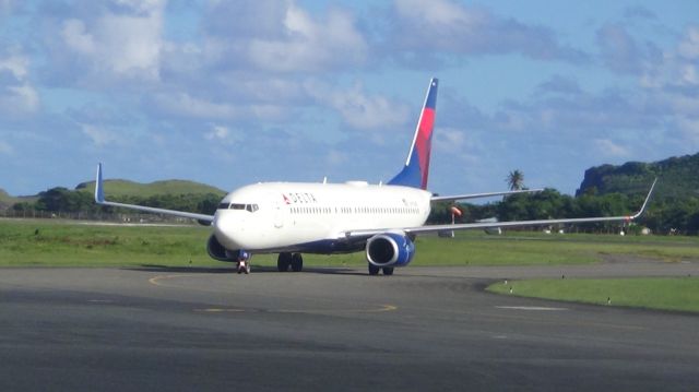 Boeing 737-800 (N776DE)