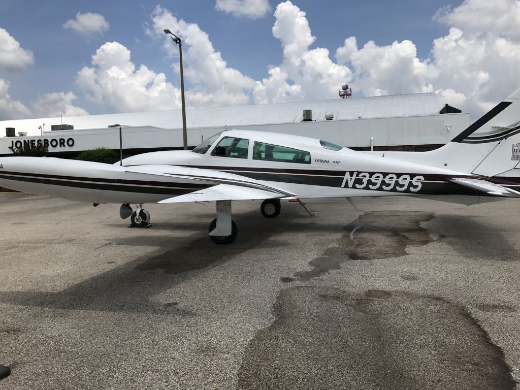 Cessna 310 (N3999S)