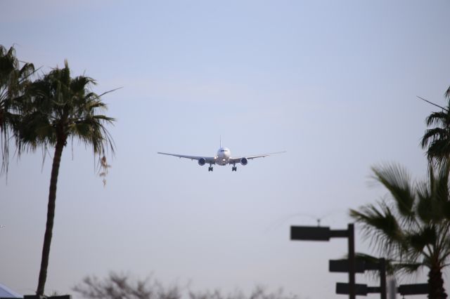 Boeing 777-200 (N783UA)