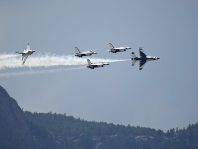 Lockheed F-16 Fighting Falcon —