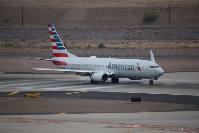 Boeing 737-800 (N916AN)