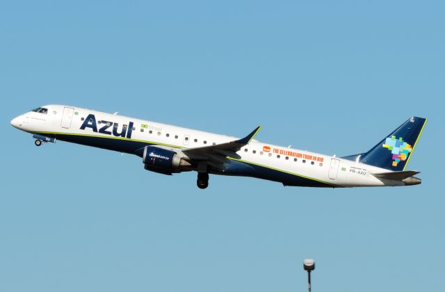 EMBRAER 195 (PR-AXU)