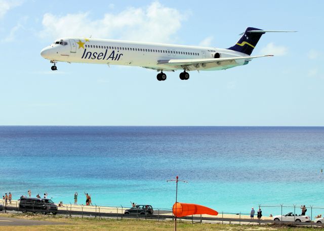 McDonnell Douglas MD-83 (PJ-MDB)