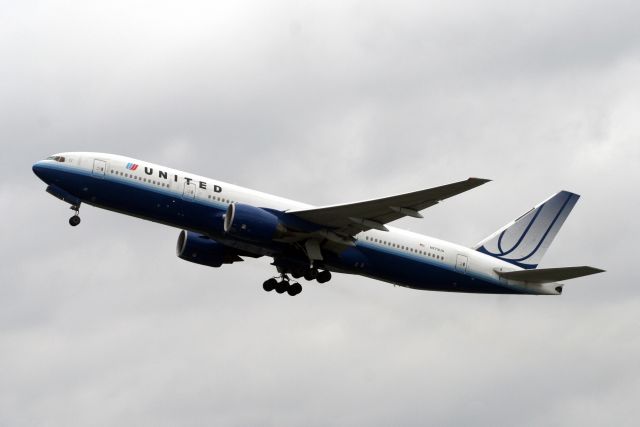 Boeing 777-200 (N775UA) - Airborne off R27R operating flight UAL919 to KIAD on 10-Sep-10.