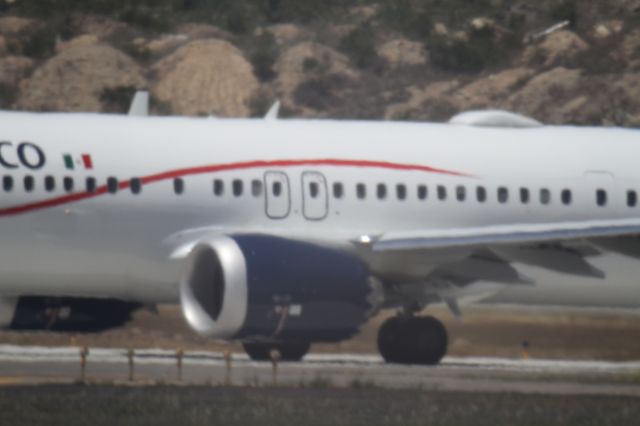 Boeing 737-900 (XA-JGQ) - ESPERA INGRESO A CABECERA 27 MMTJ