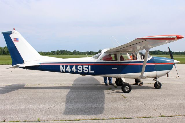 Cessna Skyhawk (N4495L)