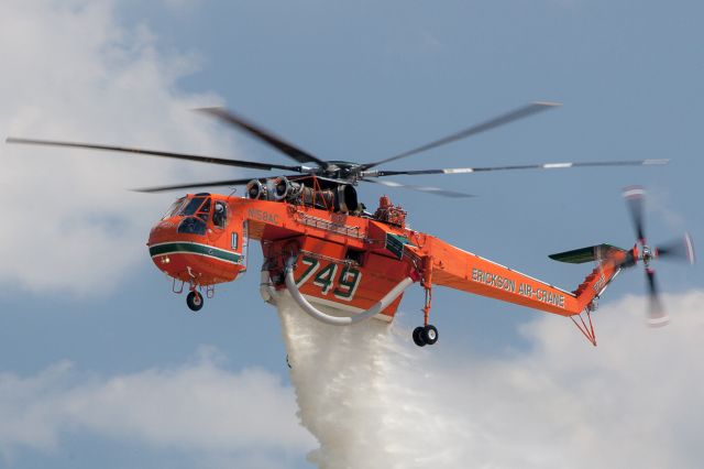 Sikorsky CH-54 Tarhe (N158AC) - Water drop demo