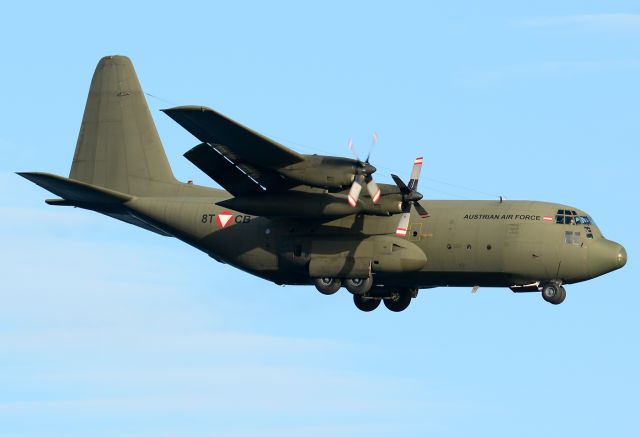 Lockheed C-130 Hercules (8TCB) - Landing with the engine number three stopped. December 2015.