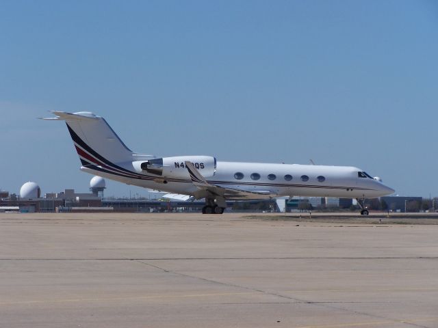 Gulfstream Aerospace Gulfstream IV (N428QS) - Taxiing for takeoff