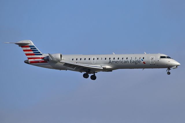 Canadair Regional Jet CRJ-700 (N527EA) - Landing.