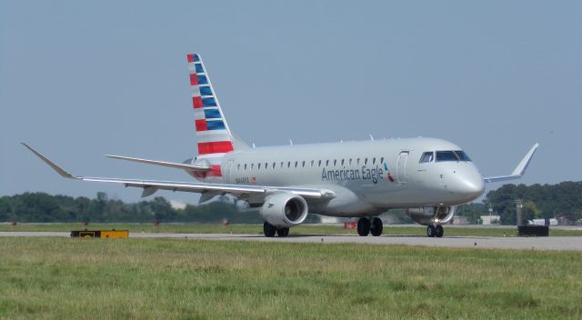 Embraer 175 (N444YX)