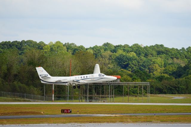 Cessna Citation V (N577XW) - Elevated platform (with seats) for viewing planes at PDK airport. This 1990 Cessna 560br /is still looking good.   