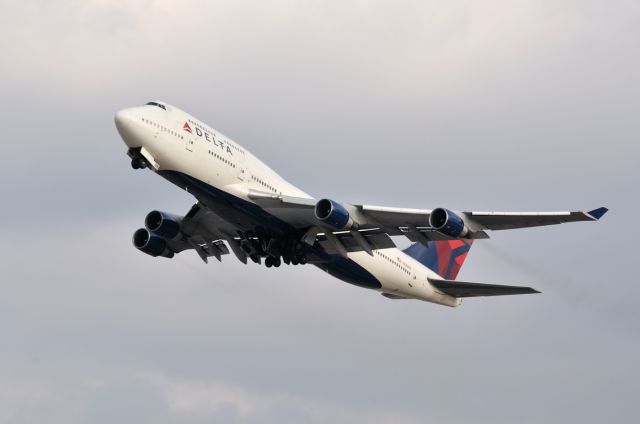 Boeing 747-200 —