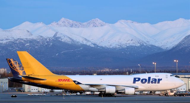 Boeing 747-400 (N498MC)