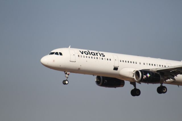 Airbus A321 (XA-VLZ) - FINAL APPROACH 27 MMTJ