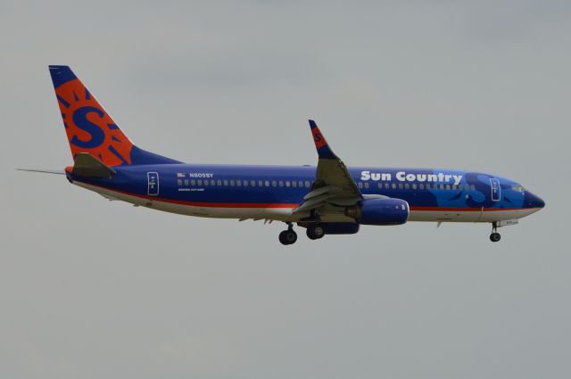 Boeing 737-800 (N805SY) - Sun Country - N805SY - Arriving KDFW 06/15/2013